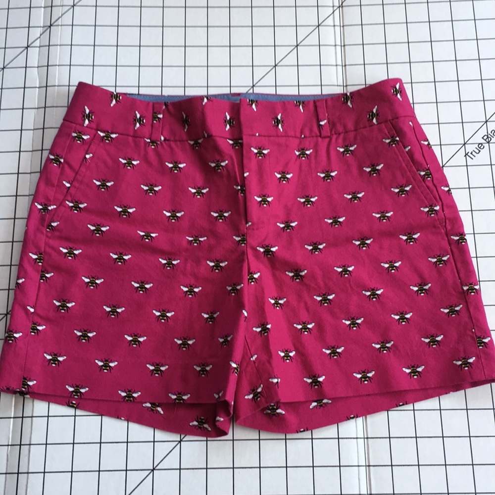 Banana Republic Hampton Fit shorts, 🐝bee pattern